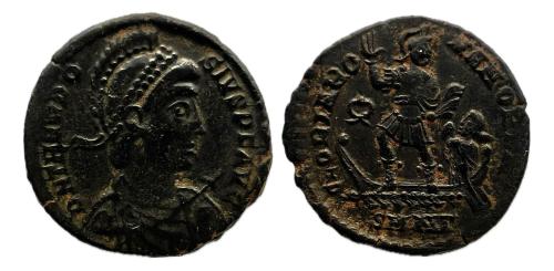 237   -  Teodosio I. Majorina. . 379-395 d.C. Nicomedia ( RIC IX, 25c; LRBC 2375.)