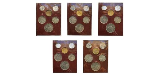 505   -  Estado Español (1936-1975). Lote de cinco carteras. Carteras de la FNMT 1972 *72, *73, *74 y *75.